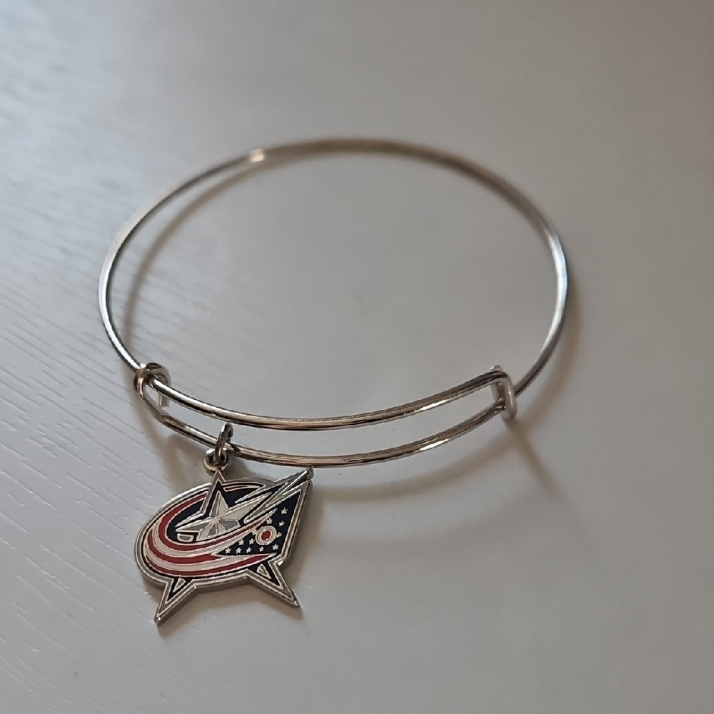 Columbus Blue Jackets Silver Bangle Bracelet with Star Charm